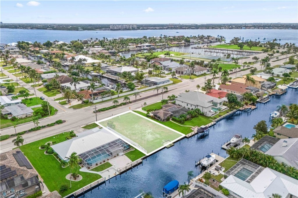 5702 Driftwood Pkwy, Cape Coral