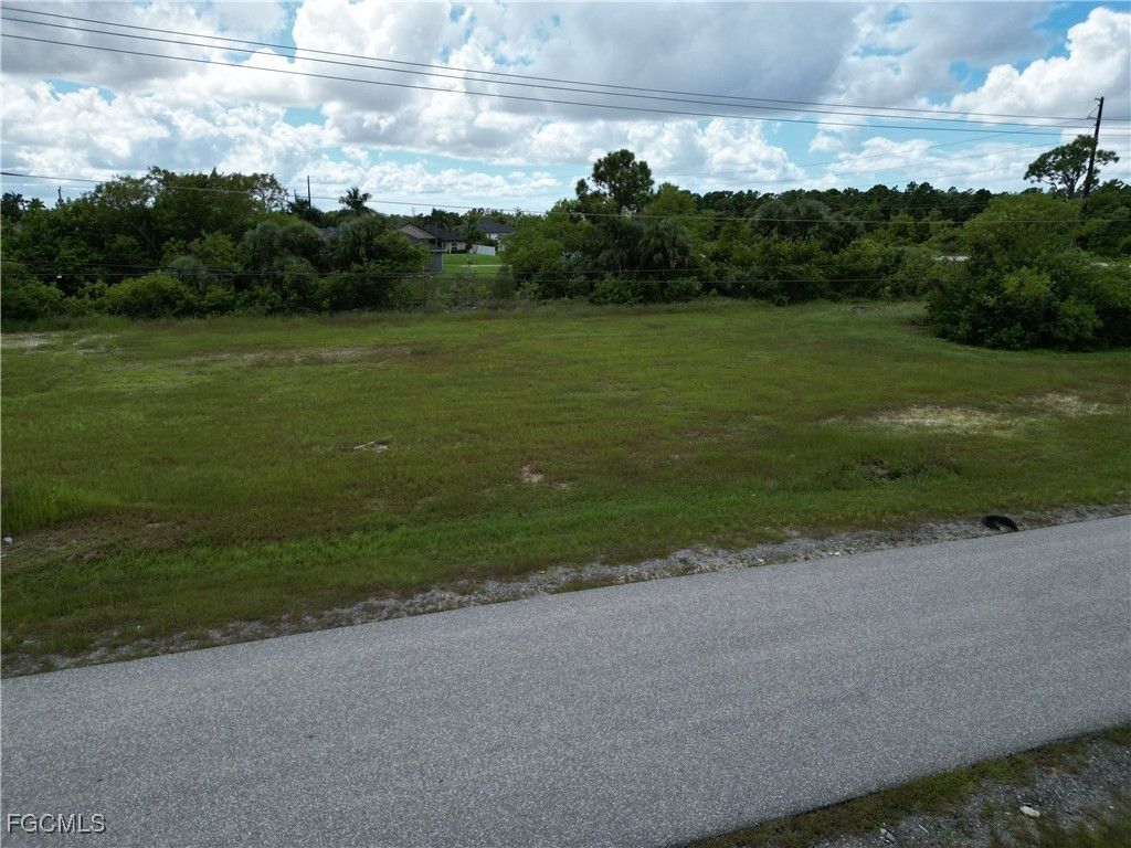 818 Ne 32nd Ln, Cape Coral