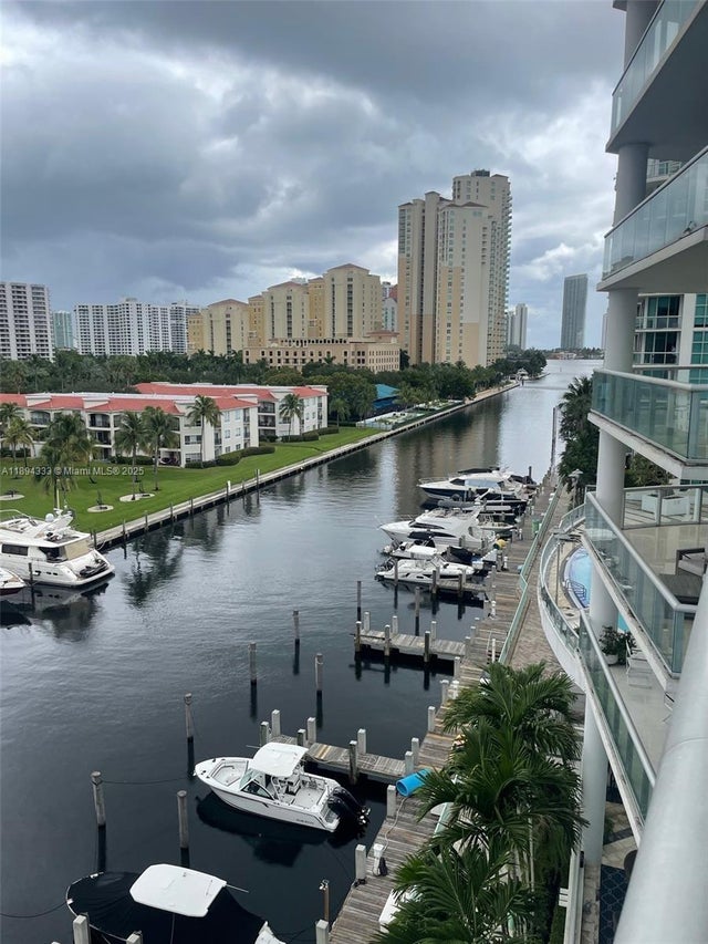 2 of 15 - 3029 Ne 188th St, Aventura, FL