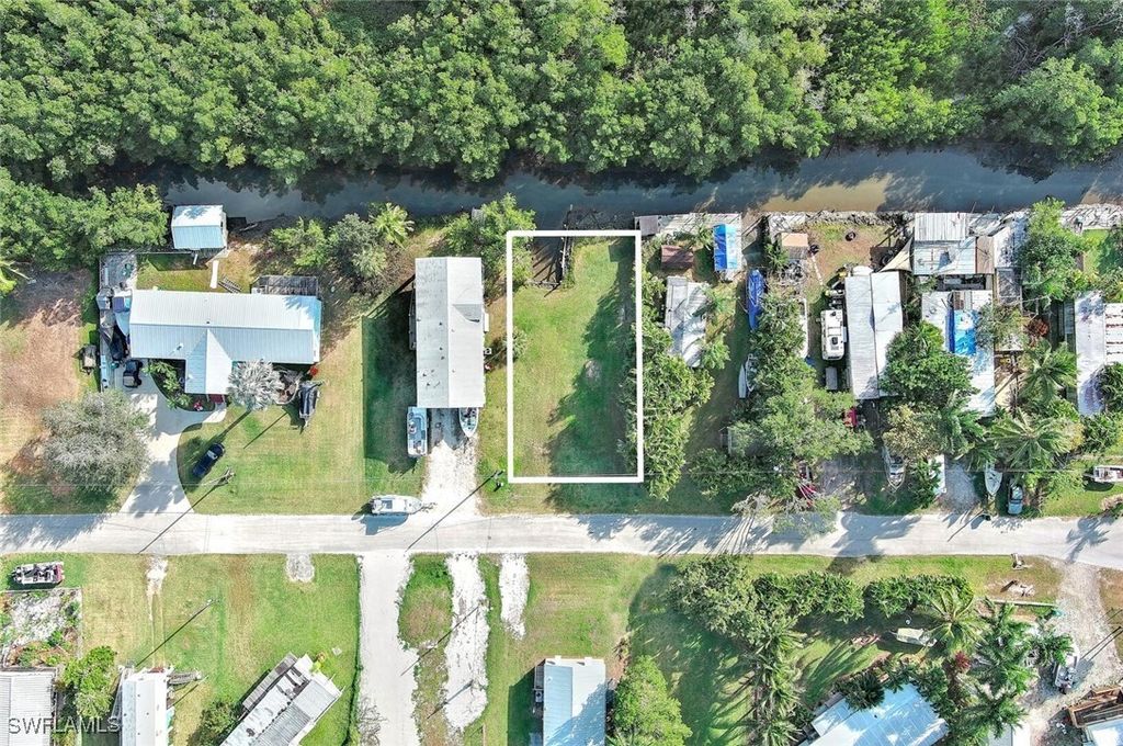 6 Spoonbill Ave, Everglades City