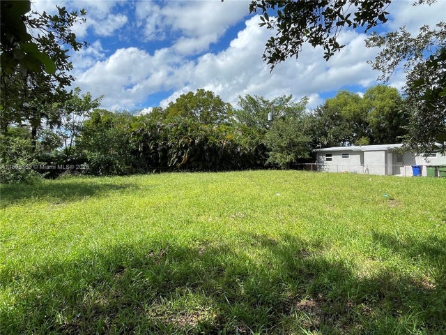 4 of 7 - 833 Nw 12th Ave, Fort Lauderdale, FL