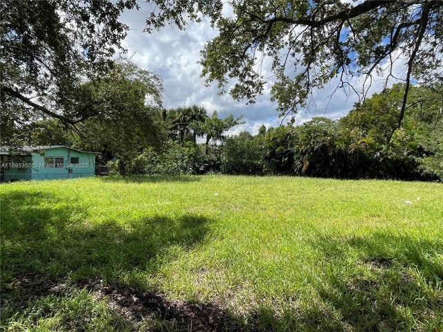 5 of 7 - 833 Nw 12th Ave, Fort Lauderdale, FL