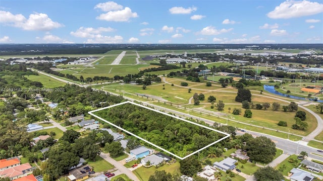 2 of 10 - 2301 43rd Avenue, Vero Beach, FL