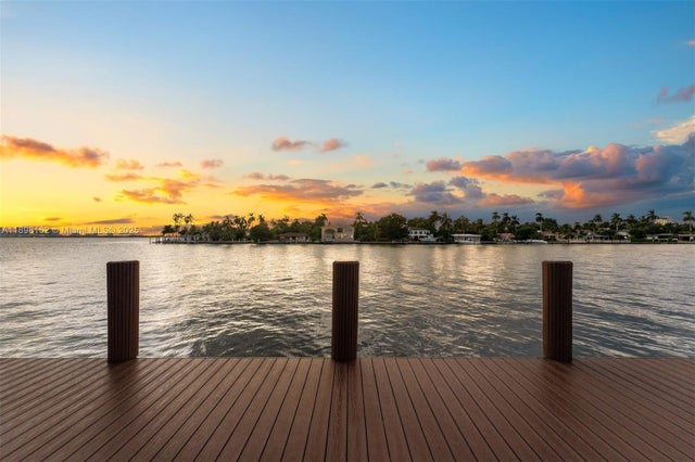 3 of 17 - 7508 W Treasure Dr, North Bay Village, FL