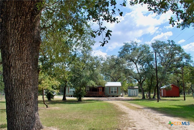 3033 County Road 18, Hallettsville