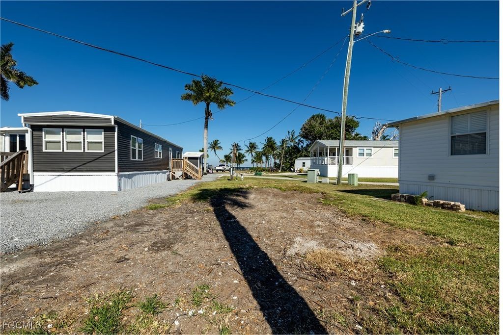 16978 Captains Dr, BOKEELIA