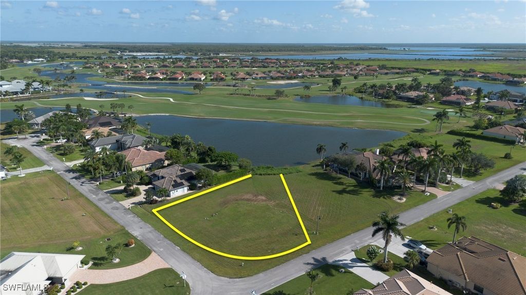 17994 Bluewater Dr, Naples