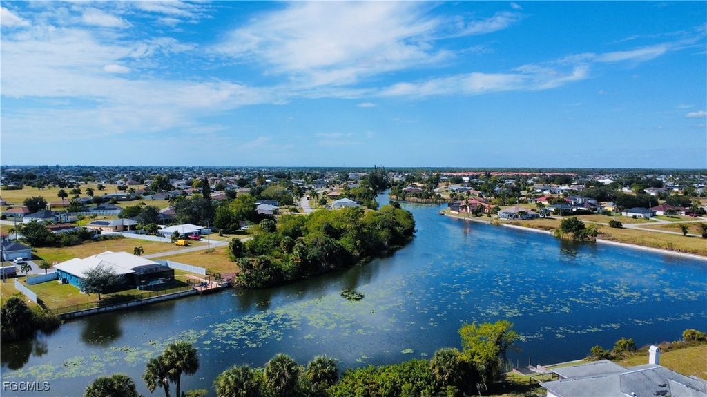 2002 Ne 23rd Pl, CAPE CORAL
