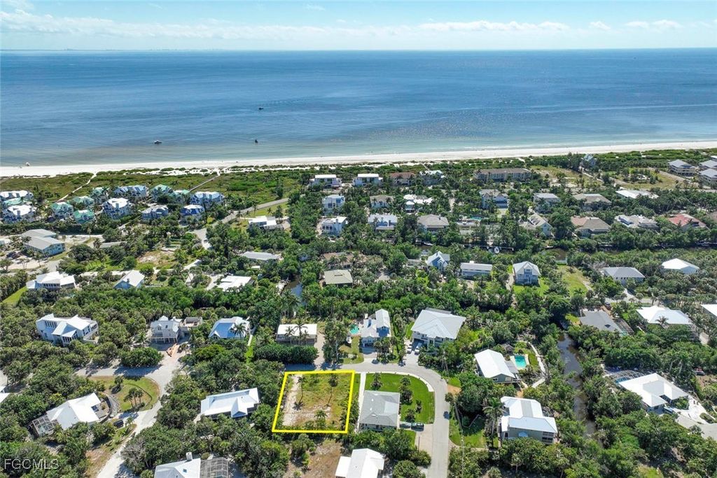 524 Lagoon Dr, SANIBEL