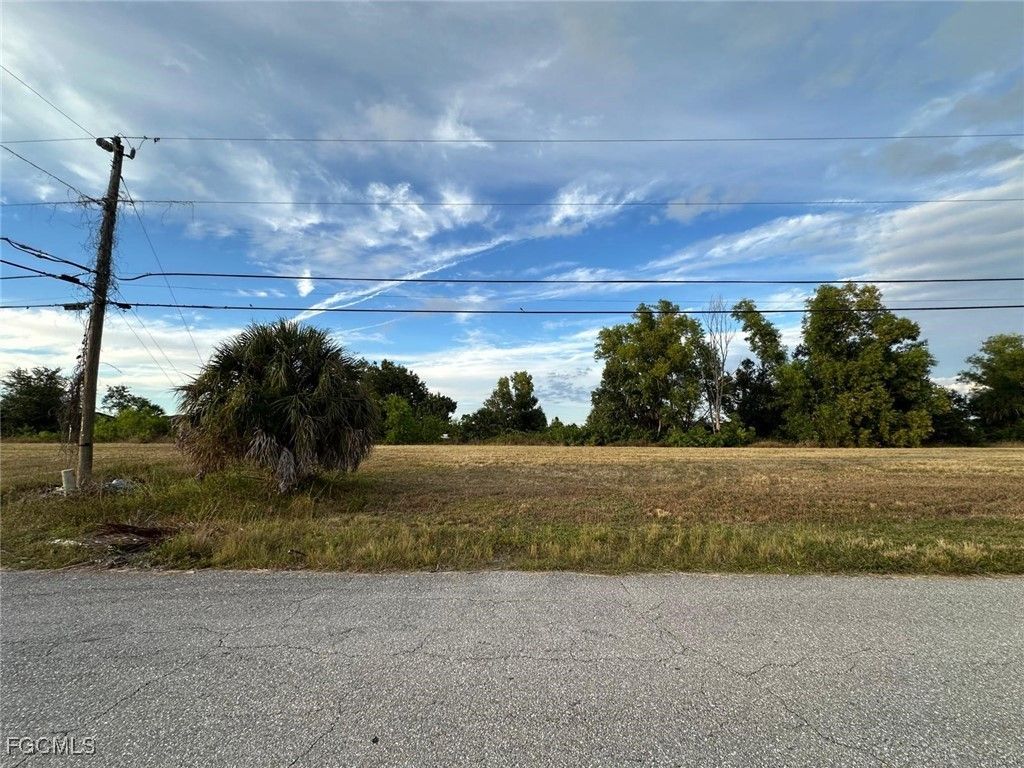 2137 Ne 25th Ter, CAPE CORAL