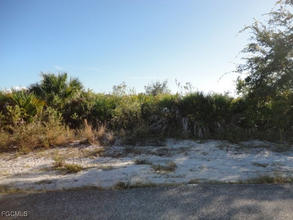 2815 73rd St W, LEHIGH ACRES