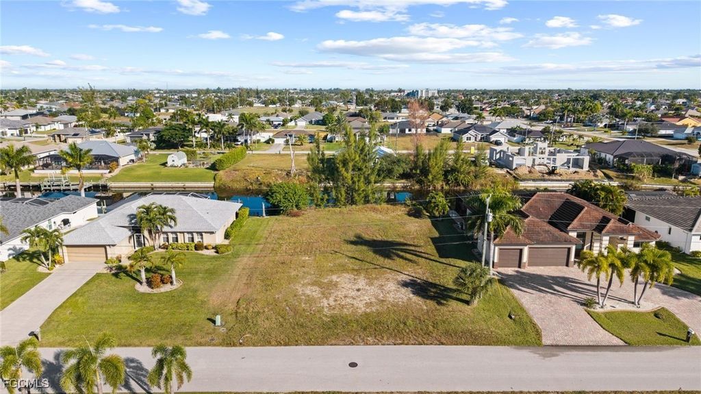 1613 Sw 28th Ter, Cape Coral