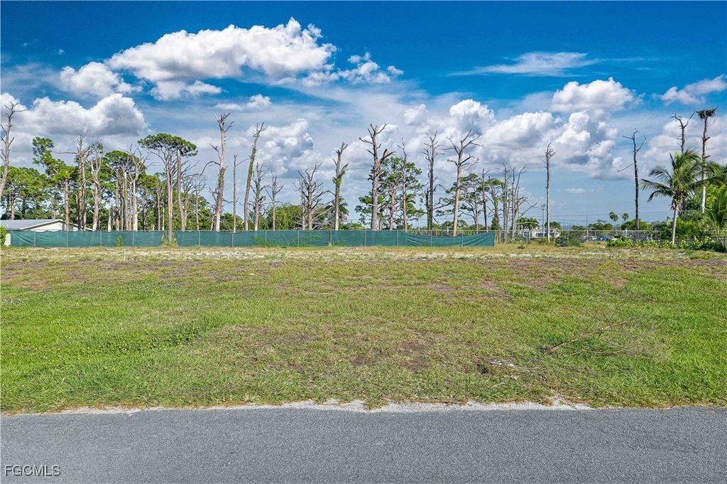 7168 Vassar Dr, Fort Myers