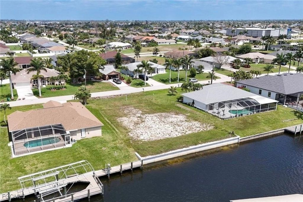 1724 Sw 43rd St, CAPE CORAL