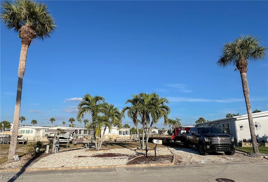 17851 Peppard Dr, Fort Myers Beach