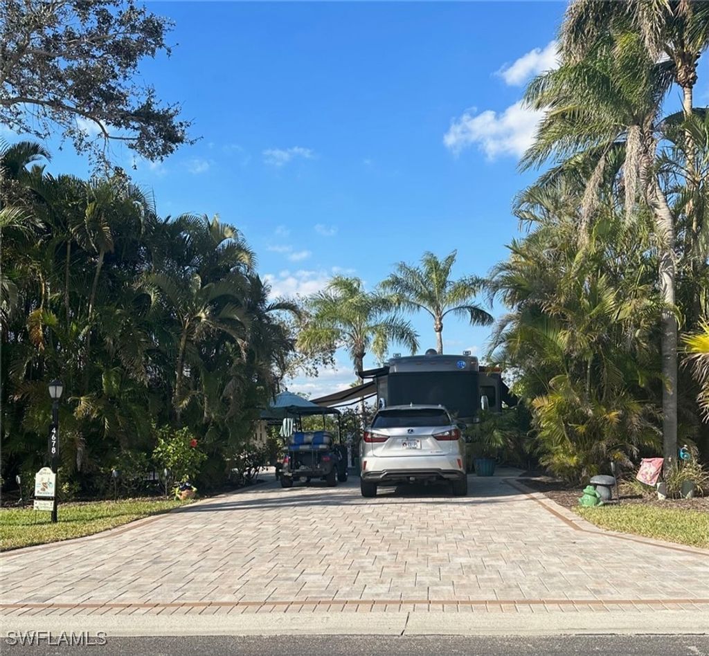 4678 Southern Breeze Dr, Naples