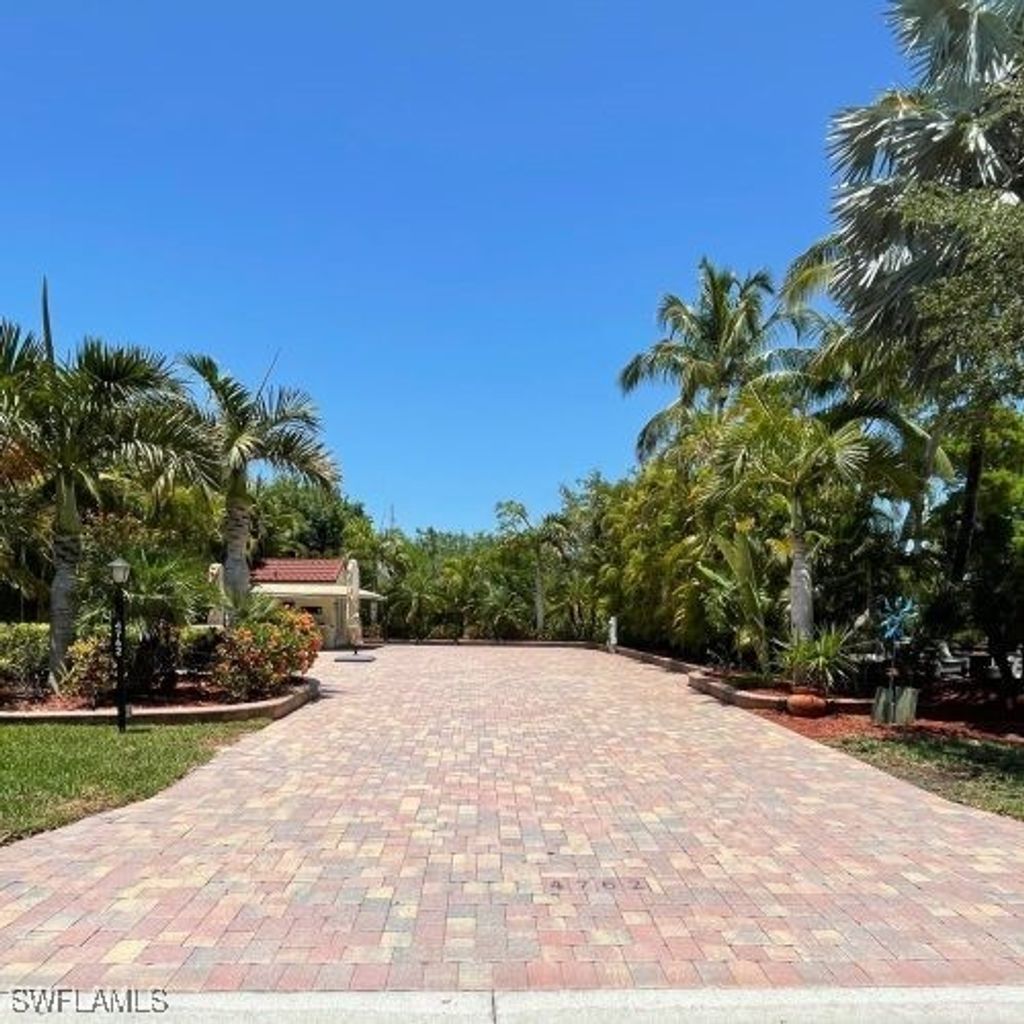 4762 Southern Breeze Dr, Naples