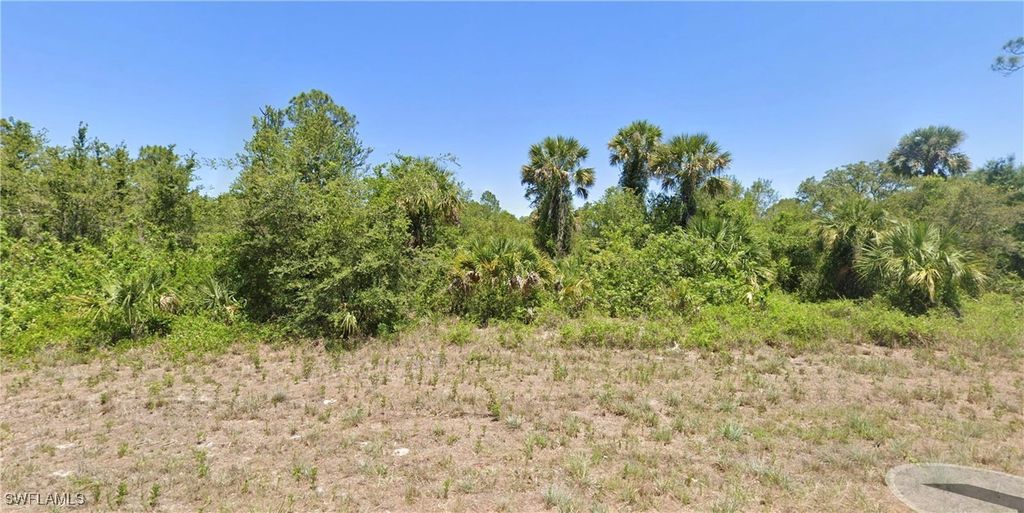 523 Spray Dr, Labelle