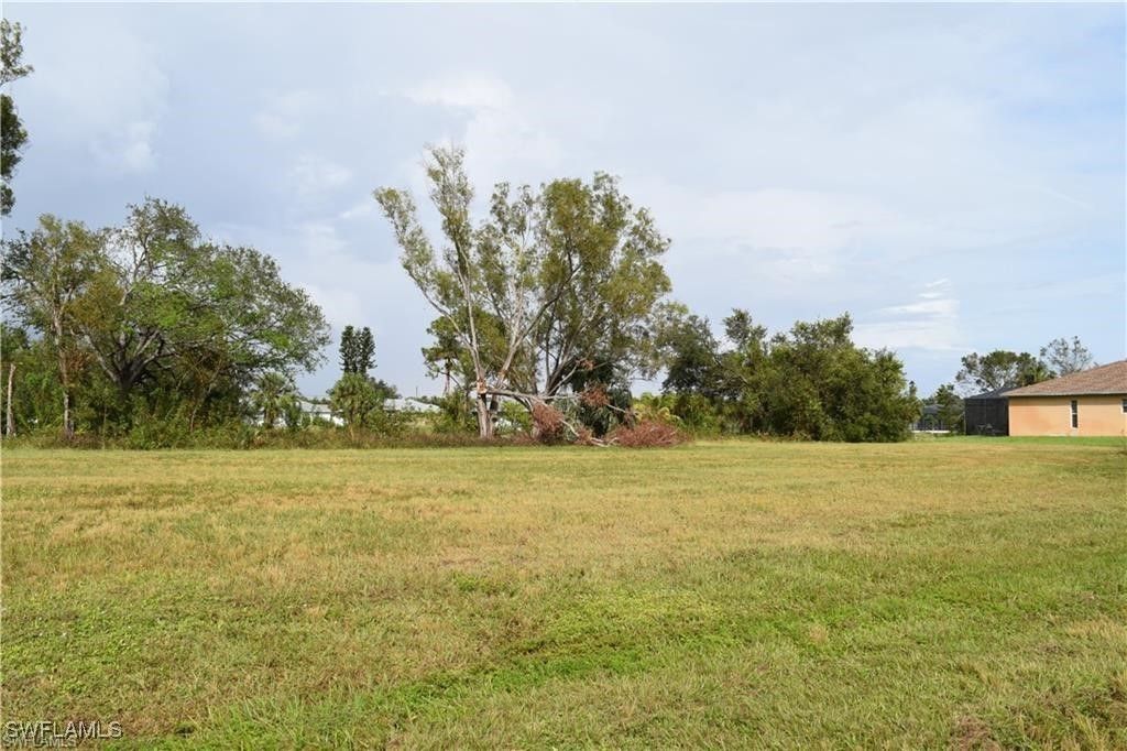 2221 Ne 25th Ter, CAPE CORAL