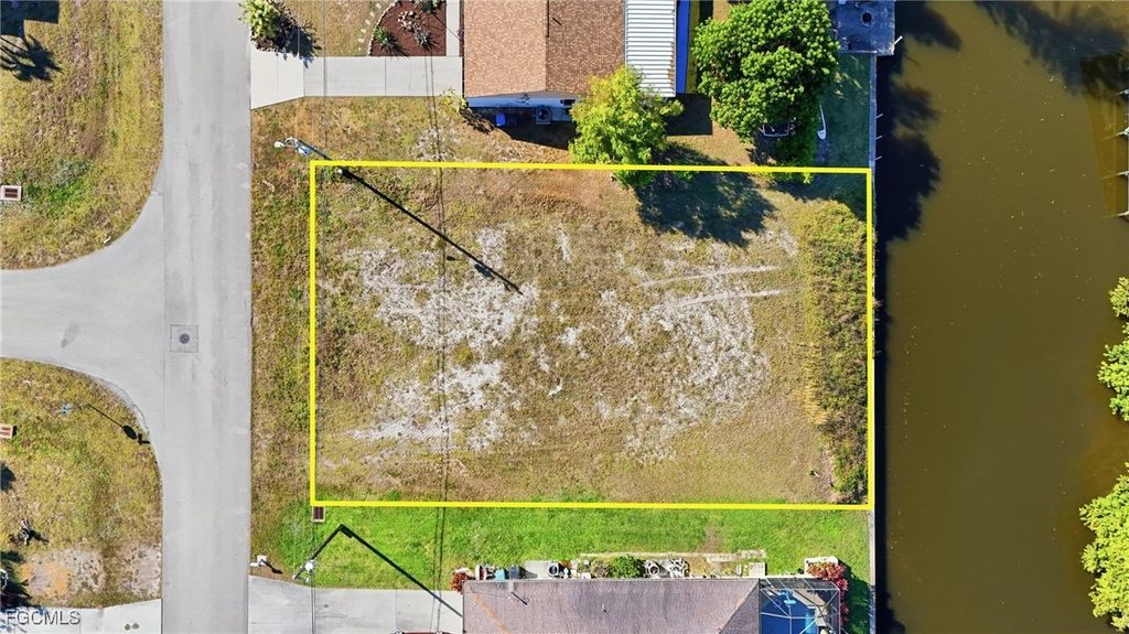829 Sw 40th Ter, CAPE CORAL