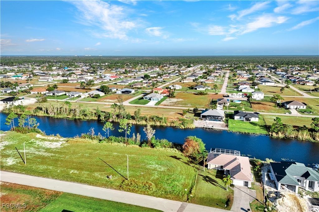 1915 Nw 26th St, CAPE CORAL