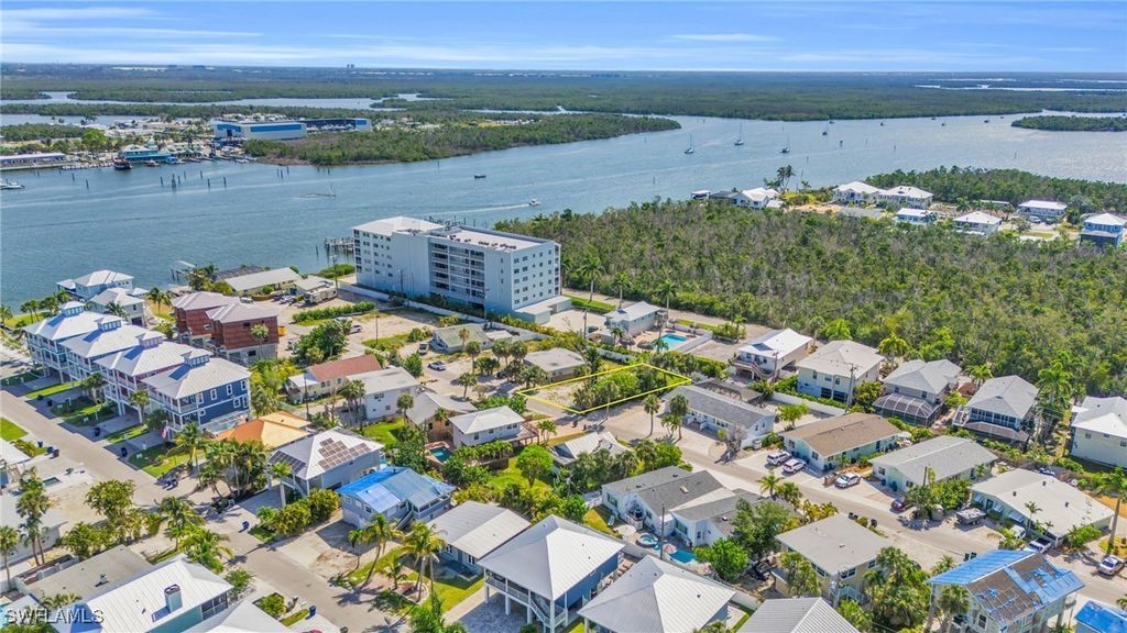 250 Fairweather Ln, Fort Myers Beach