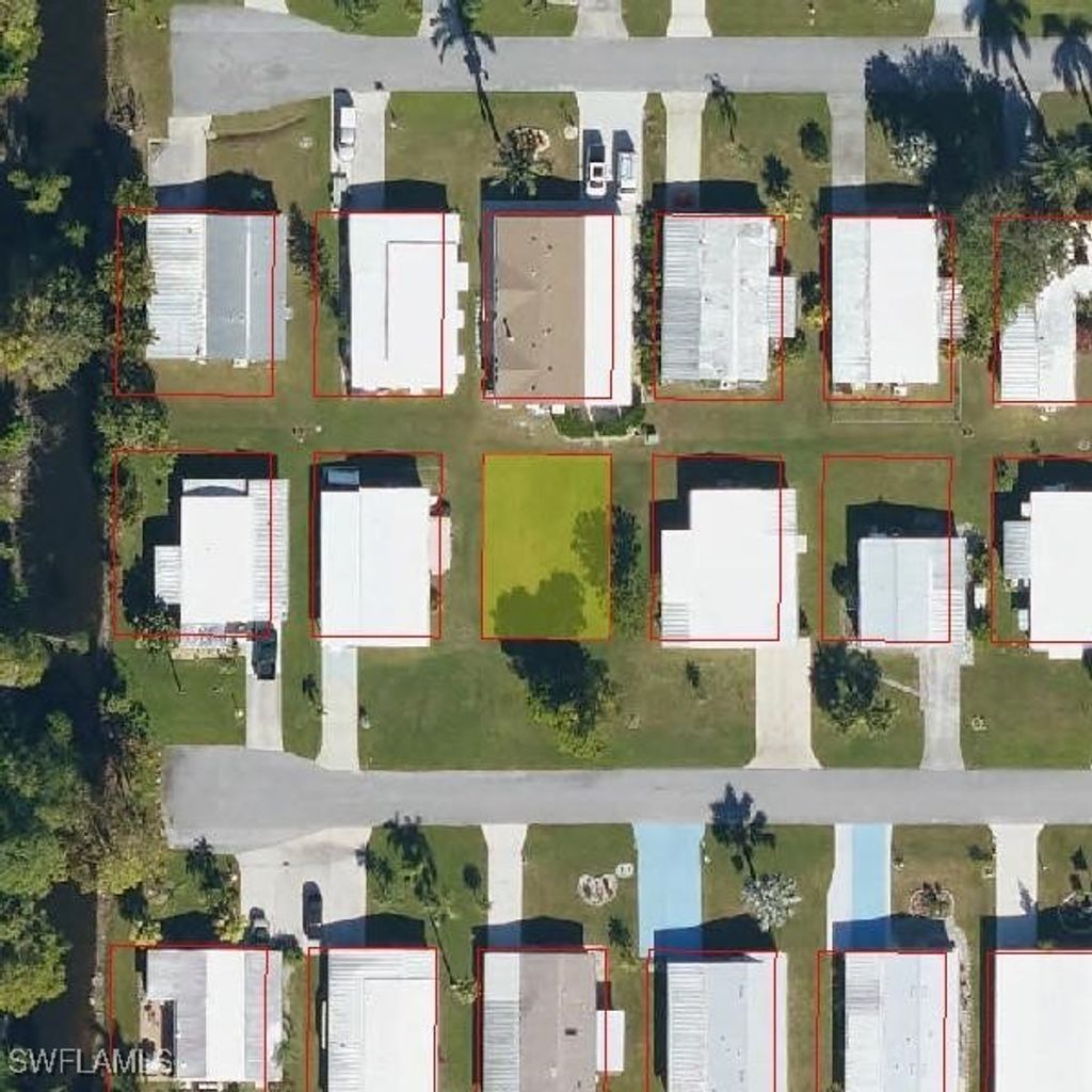 271 Pine Key Ln, Naples