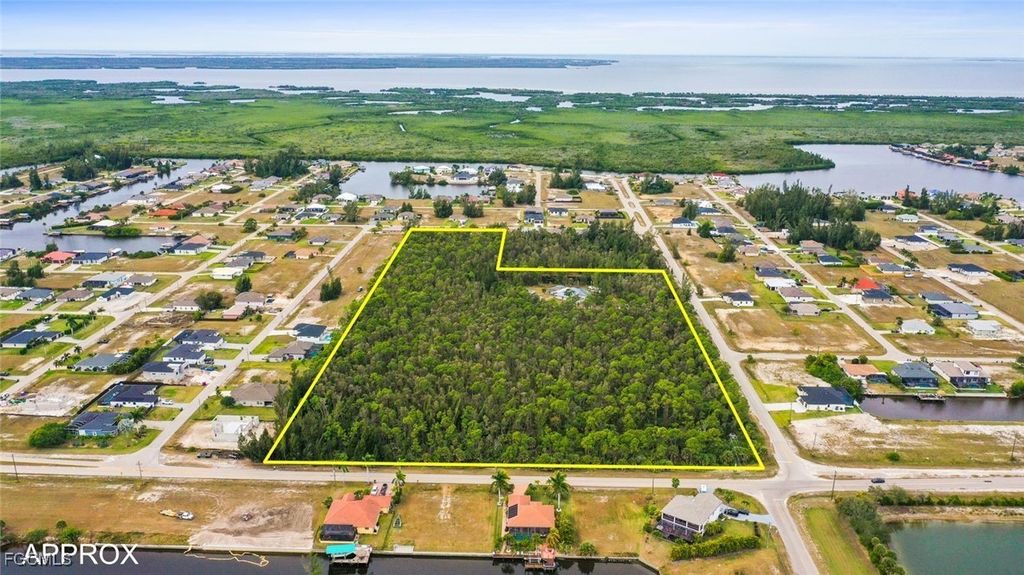 3926 Kismet Pkwy W, CAPE CORAL
