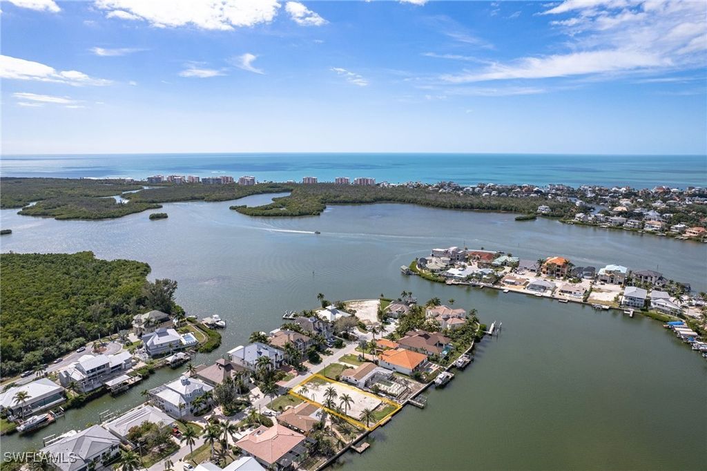 251 6th St, Bonita Springs