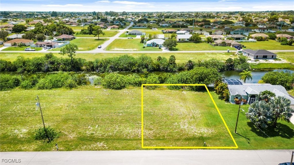 342 Ne 25th Ter, Cape Coral