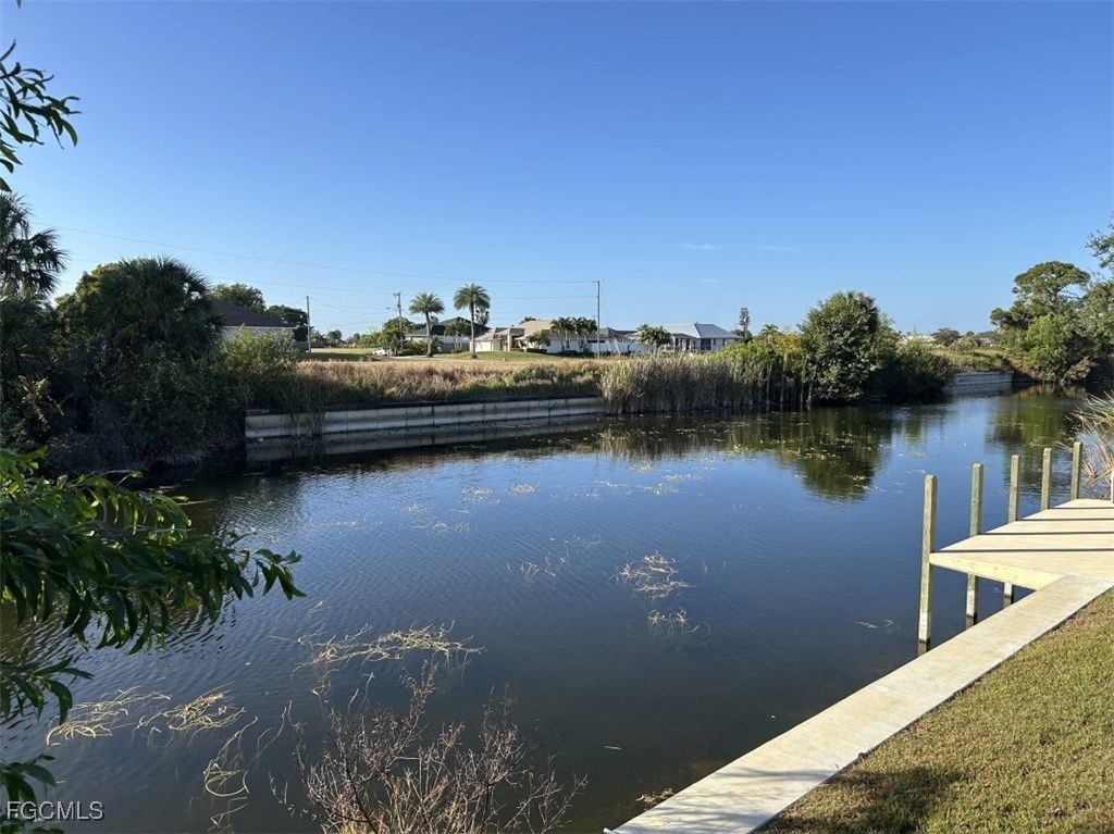 2112 Ne 27th Ter, Cape Coral
