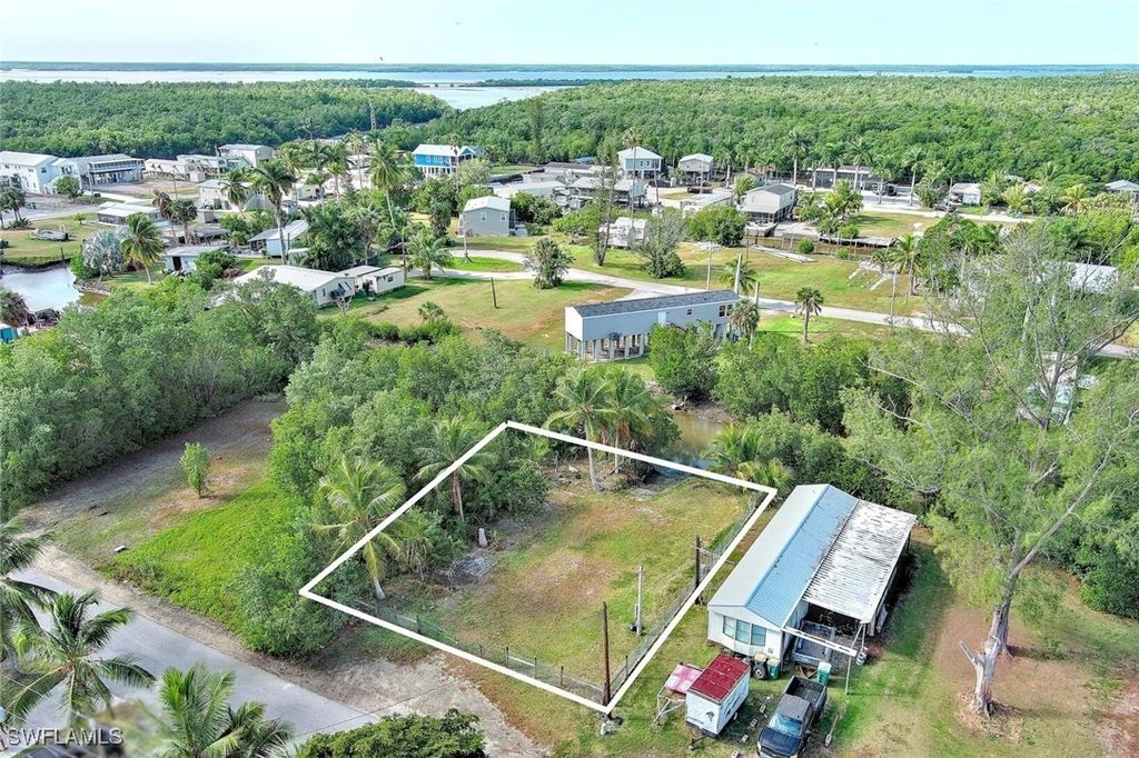 102 Egret Ln, Everglades City