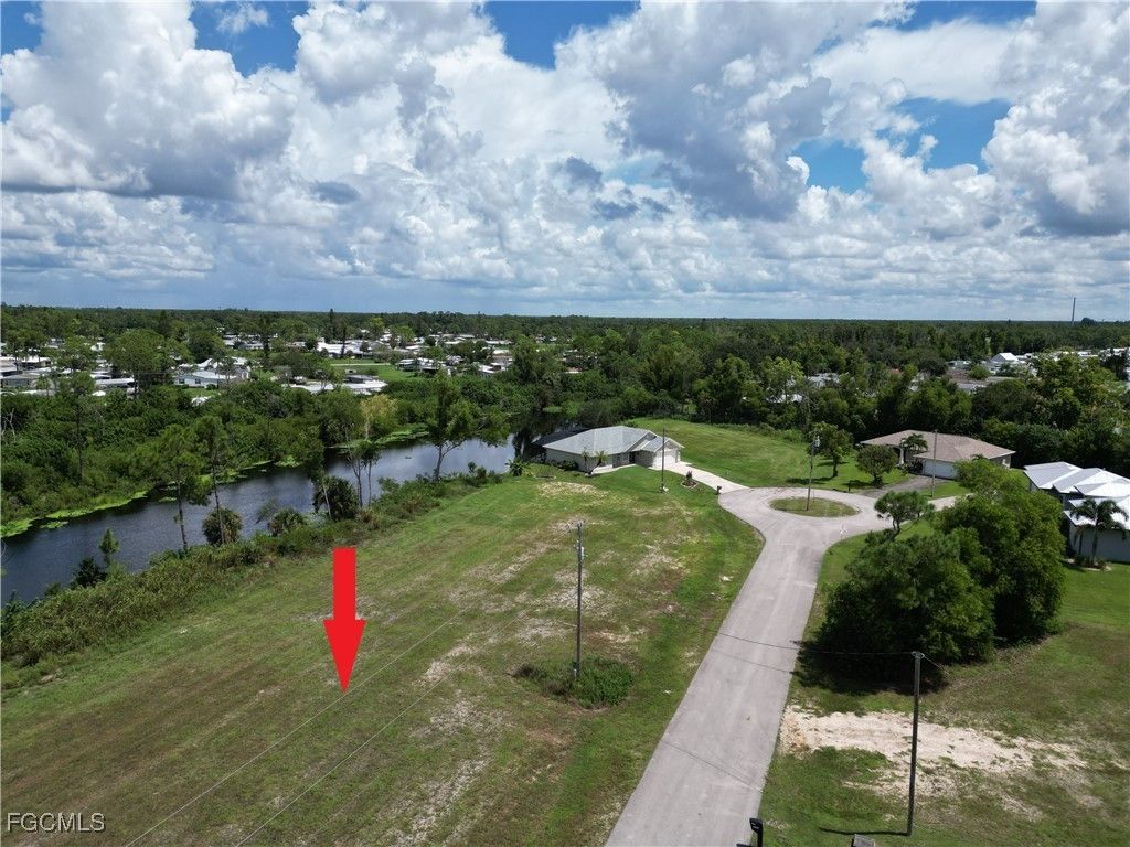 2355 Ne 43rd Ln, Cape Coral