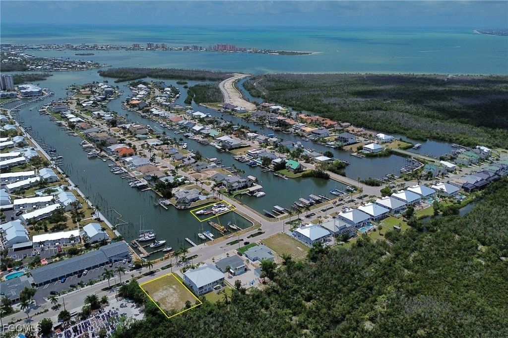 12070 Siesta Dr, FORT MYERS BEACH