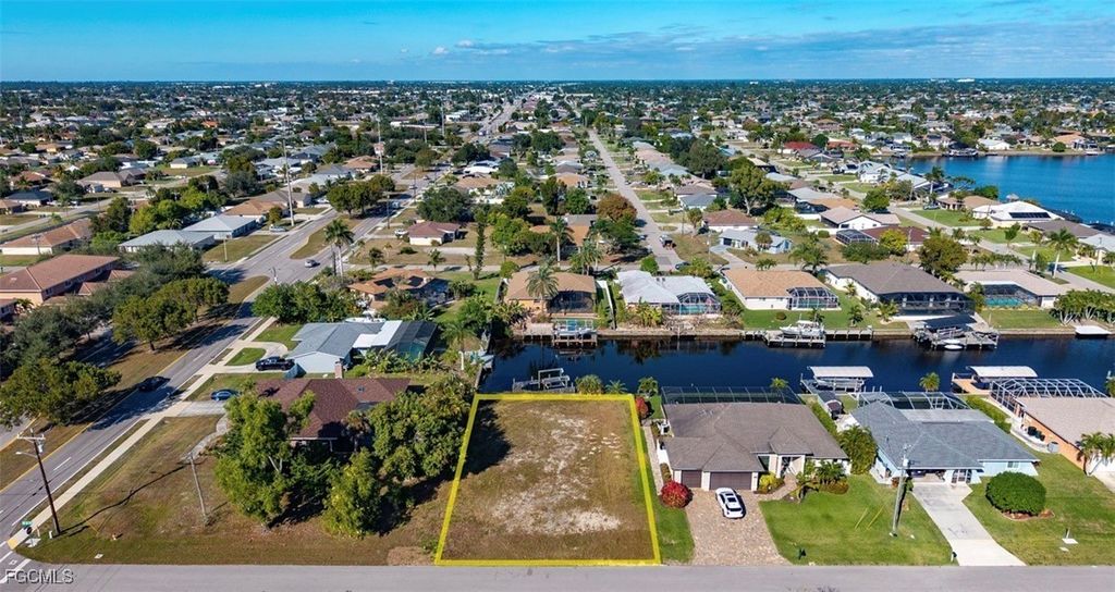107 Se 35th Ter, CAPE CORAL