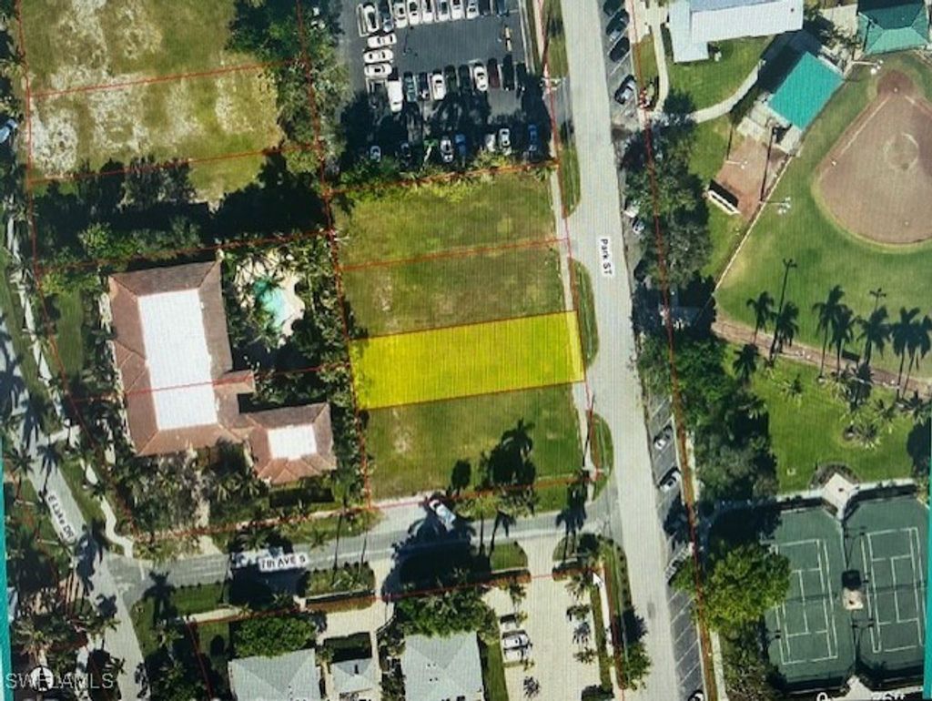 670 Park St, Naples