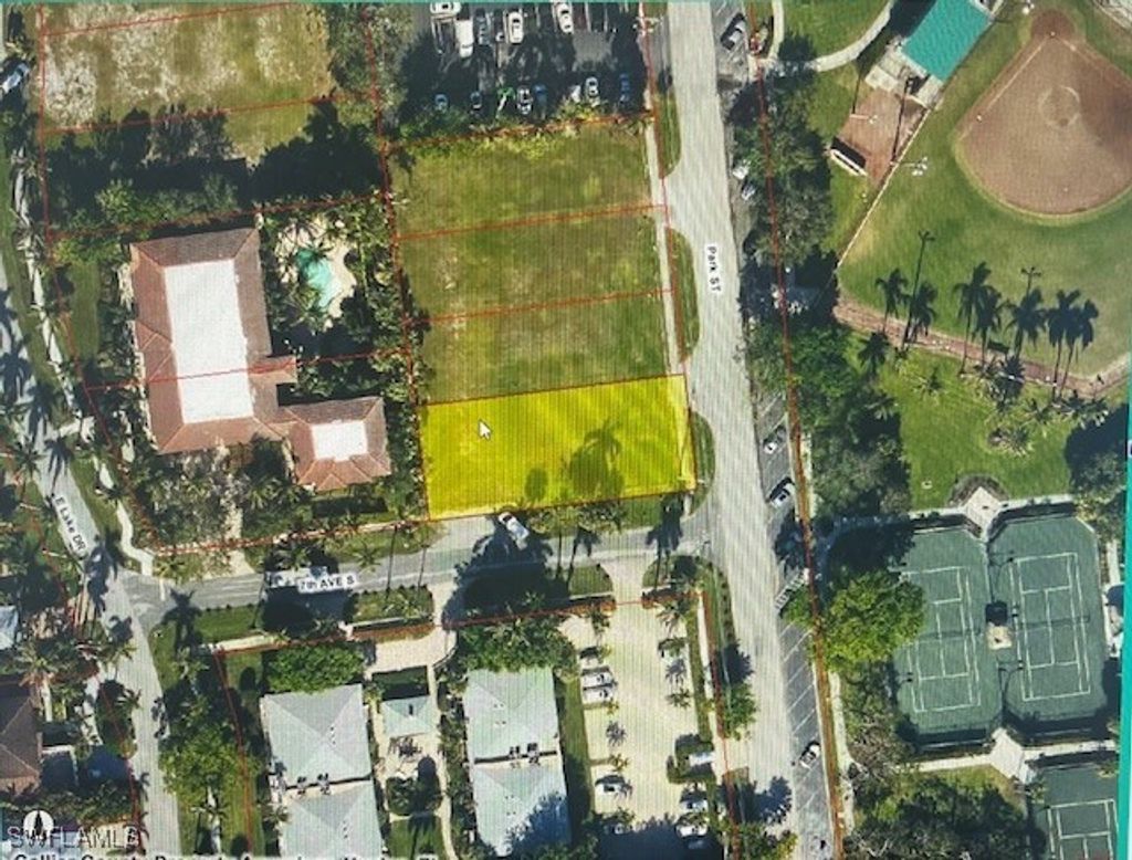 680 Park St, Naples