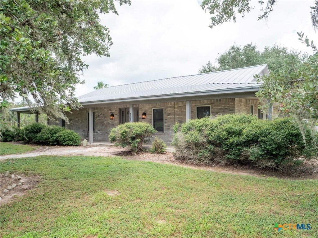 1371 Fannin Oaks Drive, Victoria