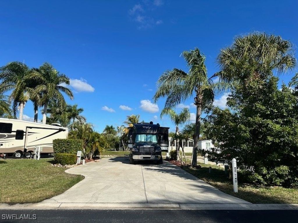 1246 Silver Lakes Blvd, Naples