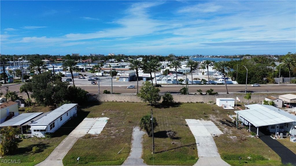 13,14,15 Erskine Dr, VENICE