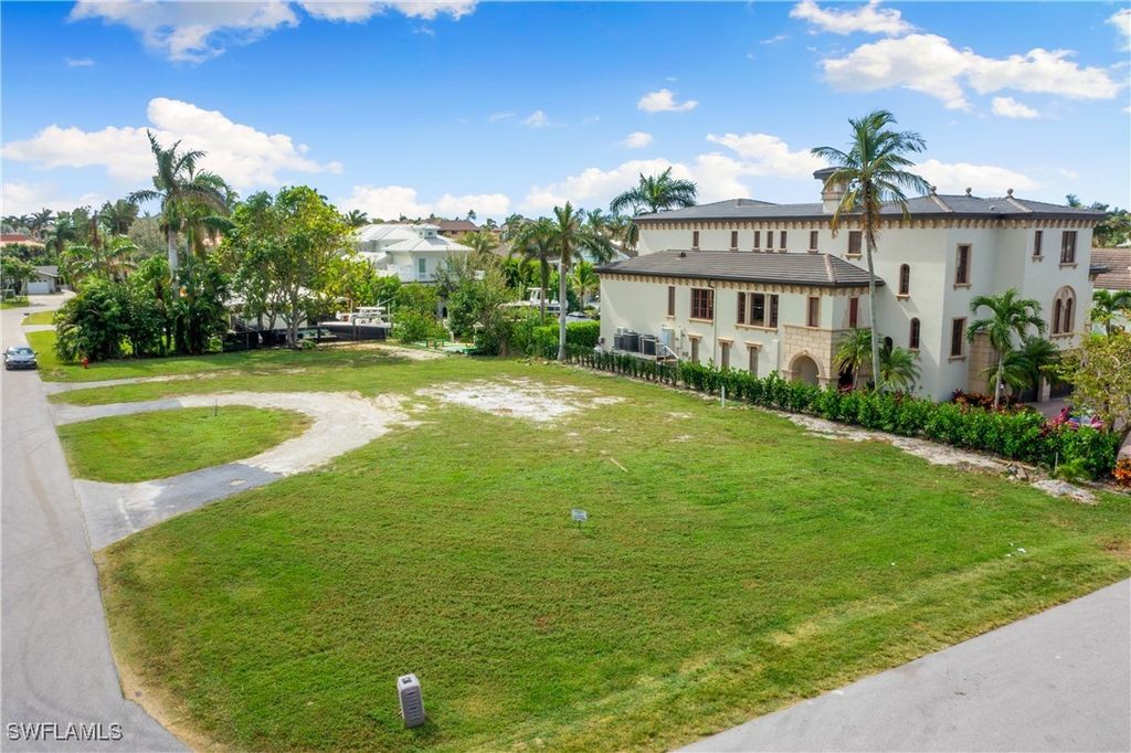 1585 Pelican Ave, Naples