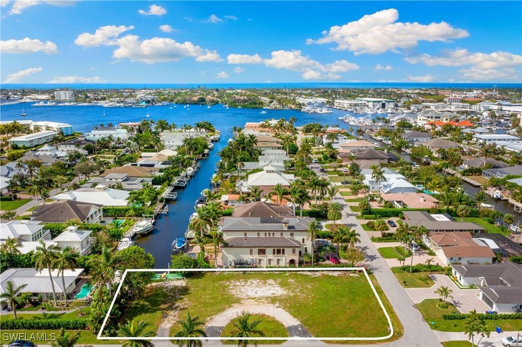 1585 Pelican Ave, Naples