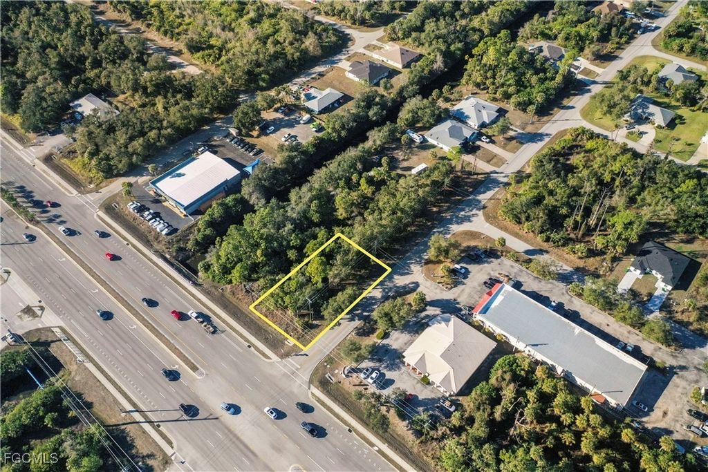 744 Tamiami Trl, PORT CHARLOTTE