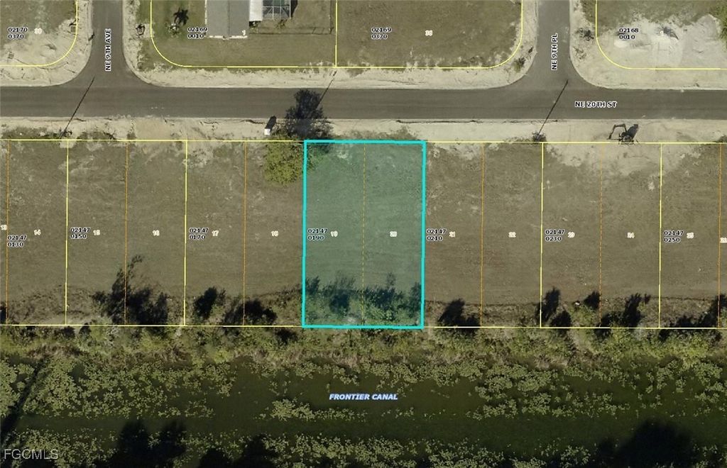 906 Ne 23rd Ter, CAPE CORAL