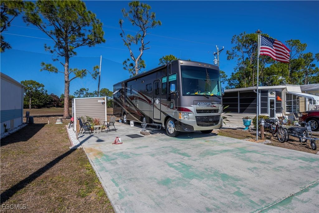 243 Caravan Cir, North Fort Myers