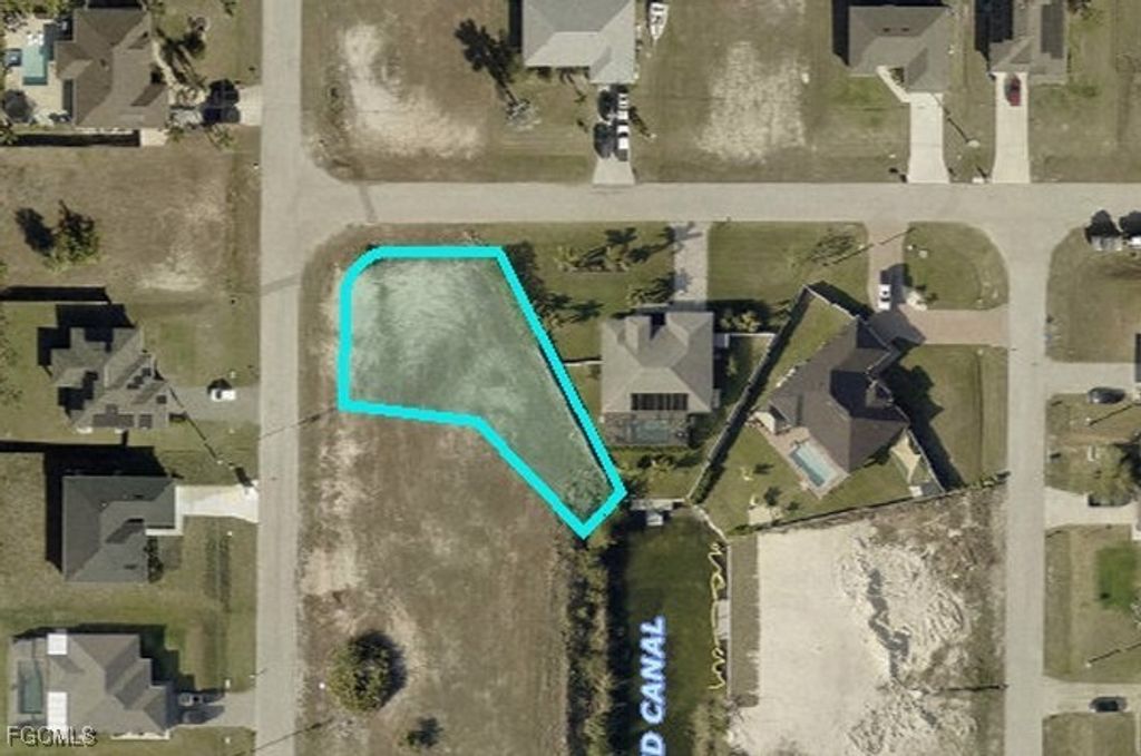 2211 Nw 17th Pl, Cape Coral