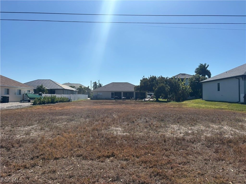 2818 Miracle Pkwy, Cape Coral