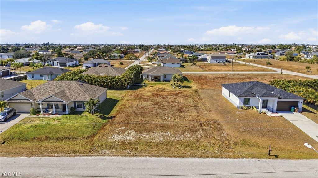 302 Nw 27th Ave, Cape Coral