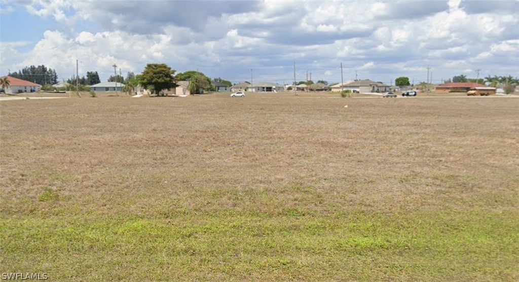 605 Ne 15th Ter, Cape Coral