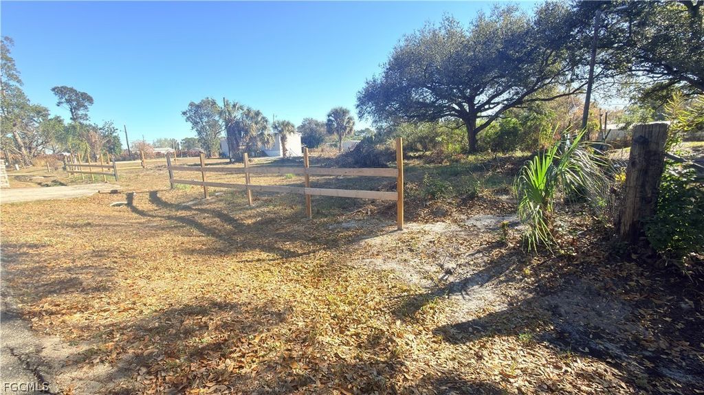 8395 Ebson Dr, North Fort Myers